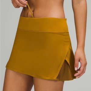 Lululemon Play Off the Pleats Mid-Rise Skirt Gold Spice Size 6